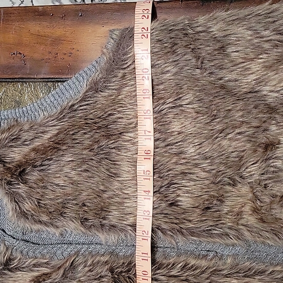NY Collectiion Faux Fur/Knit Vest - Picture 7 of 8